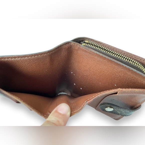 Authentic Louis Vuitton Compact Zip Monogram Wallet - Picture 10 of 15